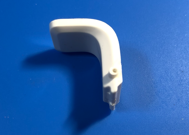 颱風天亂搞,DIY 修理Macbook Pro變壓器 Magsafe 的耳朵