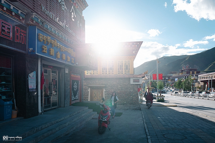 點我看大圖 她說天涯若是卷底片:離天空那麼近的地方