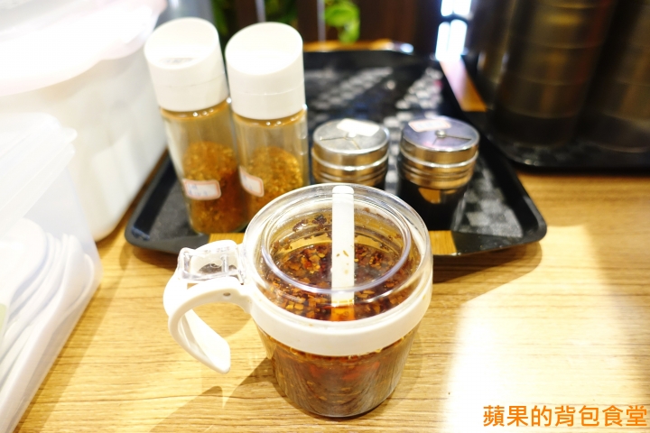 [食記] 台中北區 鬼匠拉麵-北平店 蒜香地獄雪花牛香麻夠勁 超大肋排現點現做 蝦爆了Q彈脆口 小菜多樣新鮮 台中美食