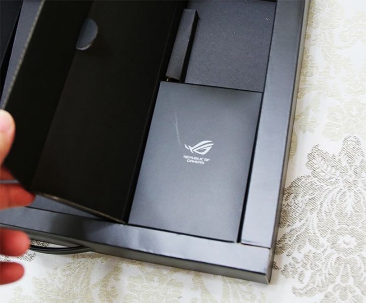 ROG西風M GU502入荷