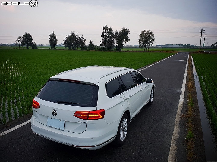 純白潔淨的Passat Variant