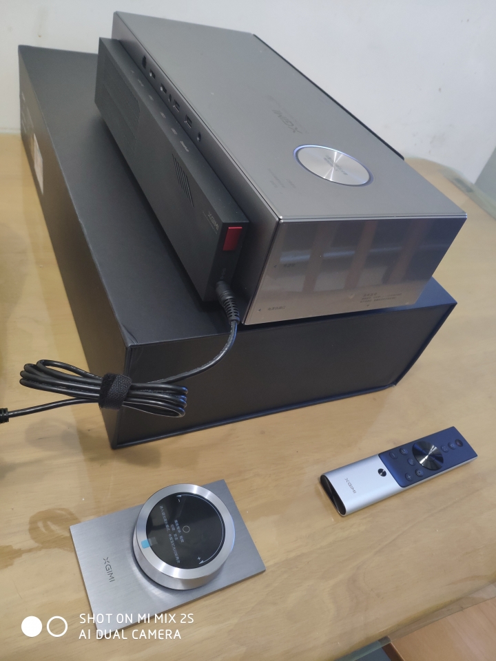 極米 Rs PRO 投影機開箱