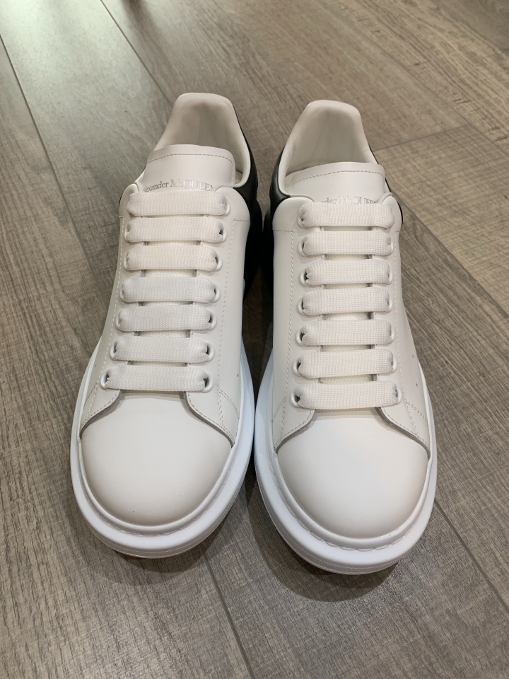 「開箱」Alexander McQUEEN 黑白運動鞋