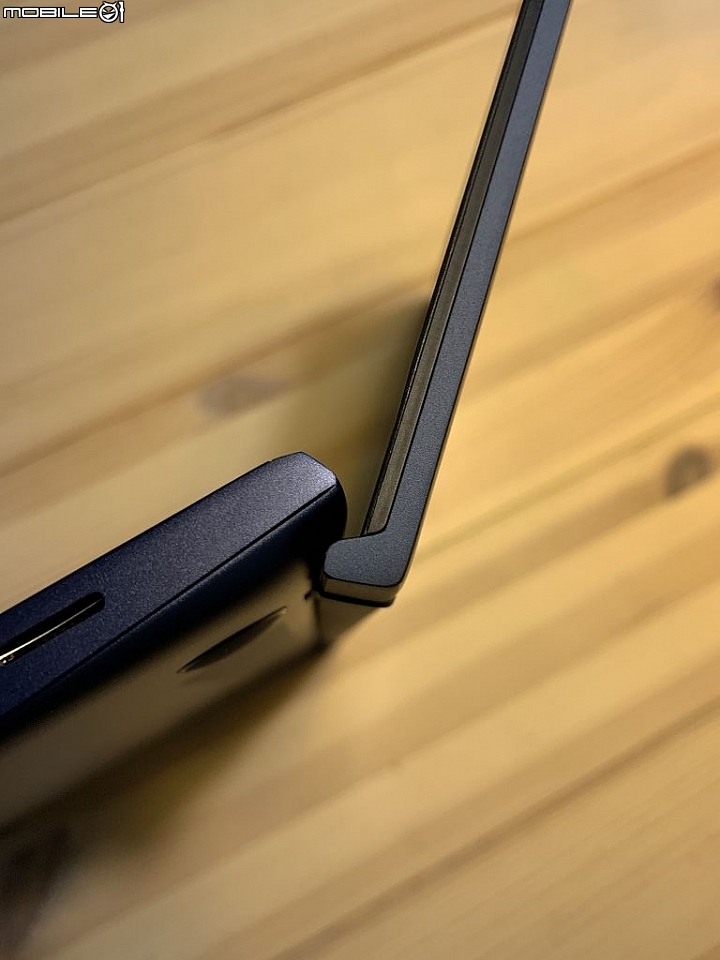 搭載ScreenPad 2.0全球最小13.3筆電Zenbook UX334FL<開箱>