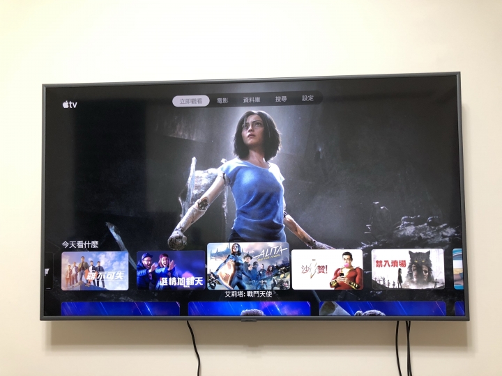 SAMSUNG （UA55RU7400）55吋電視～終於有自己的遊戲室