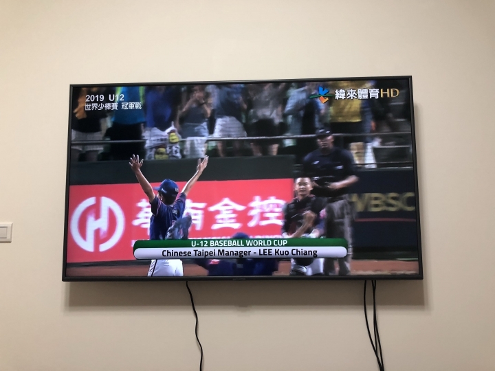 SAMSUNG （UA55RU7400）55吋電視～終於有自己的遊戲室