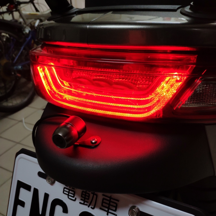 iE125 自行加裝前後分離式鏡頭行車紀錄器(只要拆馬桶座)