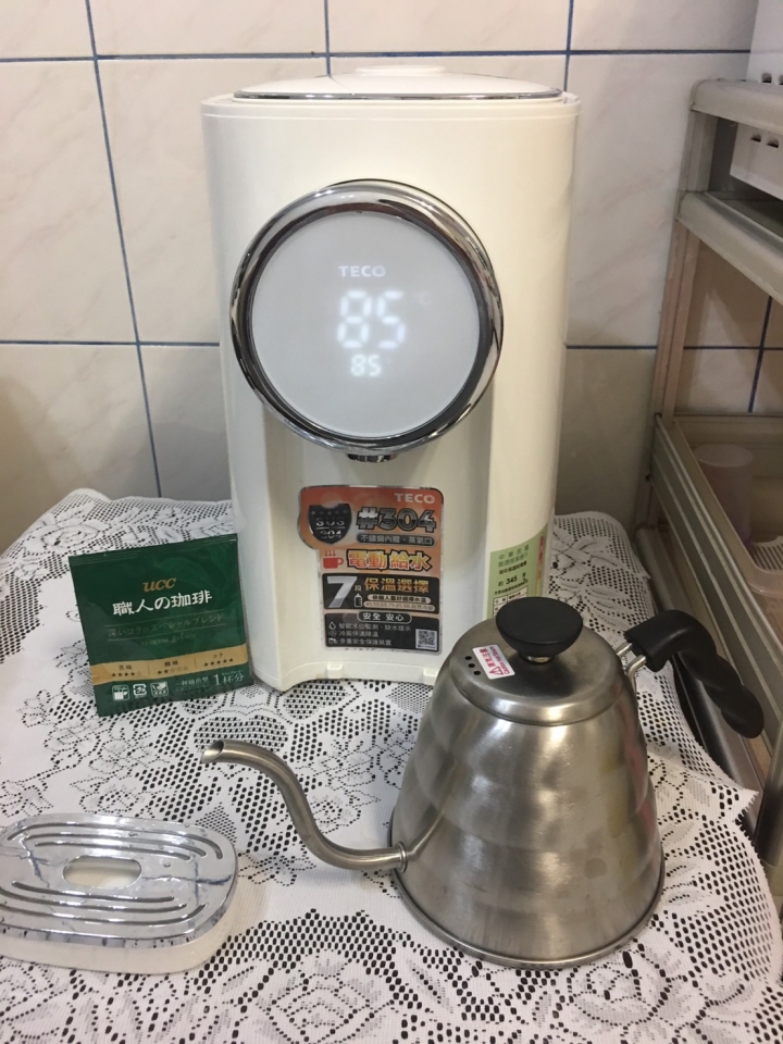 [開箱]東元TECO 5L簡約美型 智能溫控 熱水瓶 YD5201CBW