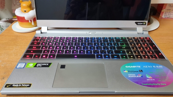 點我看大圖 台製筆電最後希望?? AERO 15 OLED 1650 逼機銀