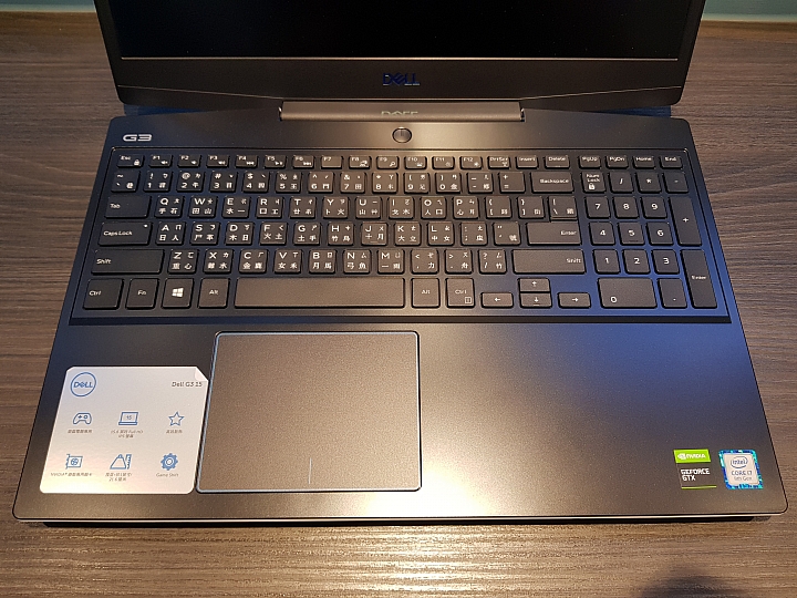 點我看大圖 【小宅開箱】Dell G3 3590 (白) 玩遊戲可以不要只來黑的嗎?可以來白的嗎?