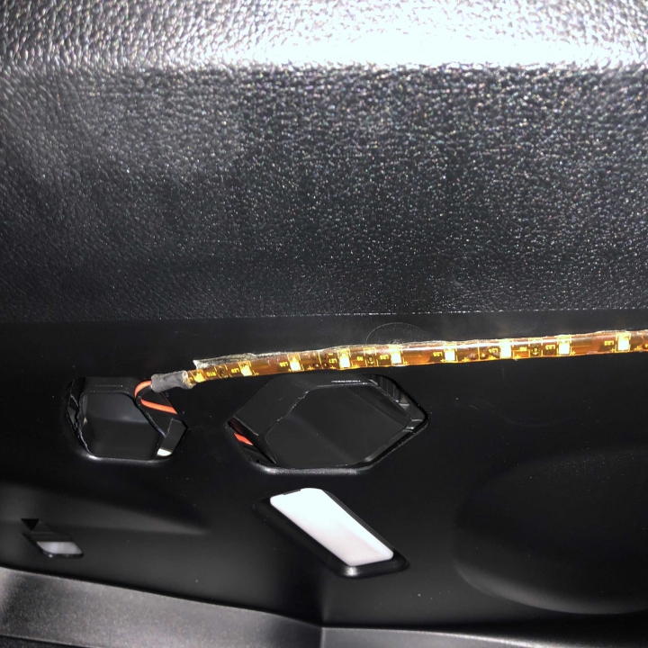 BMW 320i M Sport 超不專業室內燈增亮DIY