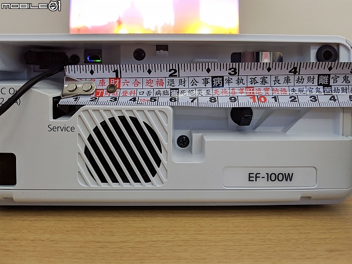 Epson EF-100自由視移動光屏 和電視互補的好搭檔