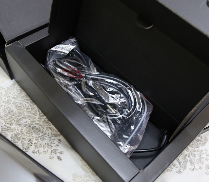 ROG西風M GU502入荷