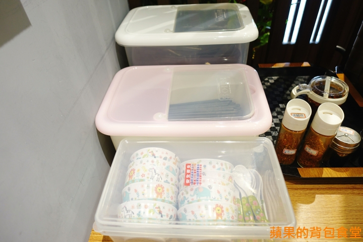 [食記] 台中北區 鬼匠拉麵-北平店 蒜香地獄雪花牛香麻夠勁 超大肋排現點現做 蝦爆了Q彈脆口 小菜多樣新鮮 台中美食