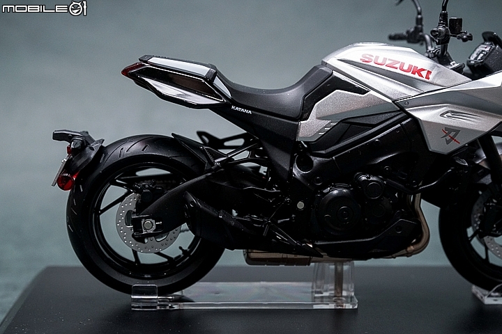 【開箱】SUZUKI 現代武士刀 KATANA 參上！1/12  Aoshima 青島文化教材社組裝完成品開箱！