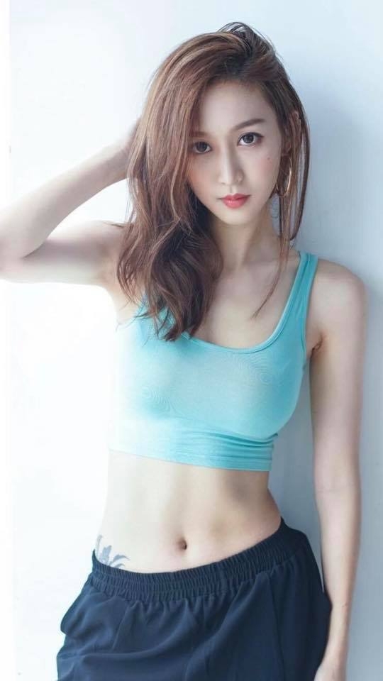 週五到.看正妹了兼幫嘟嘟貓招魂了