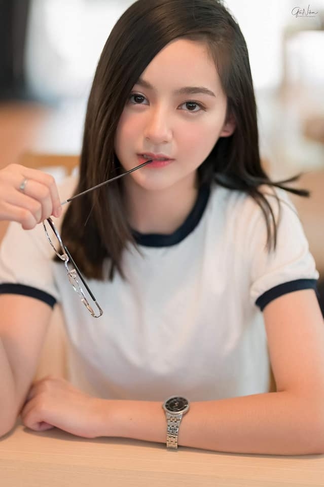 週五到.看正妹了兼幫嘟嘟貓招魂了