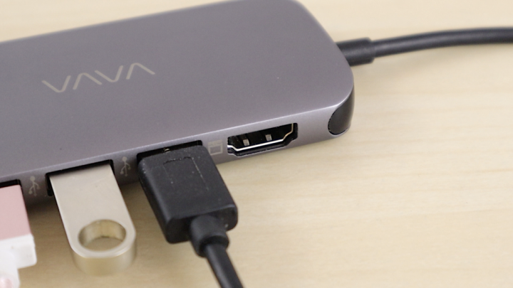 開箱 VAVA 八合一 USB Type C hub 圓潤輕薄中仍有 HDMI 與網路孔