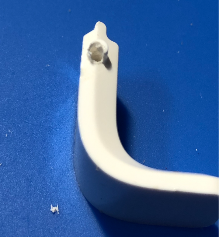 颱風天亂搞,DIY 修理Macbook Pro變壓器 Magsafe 的耳朵