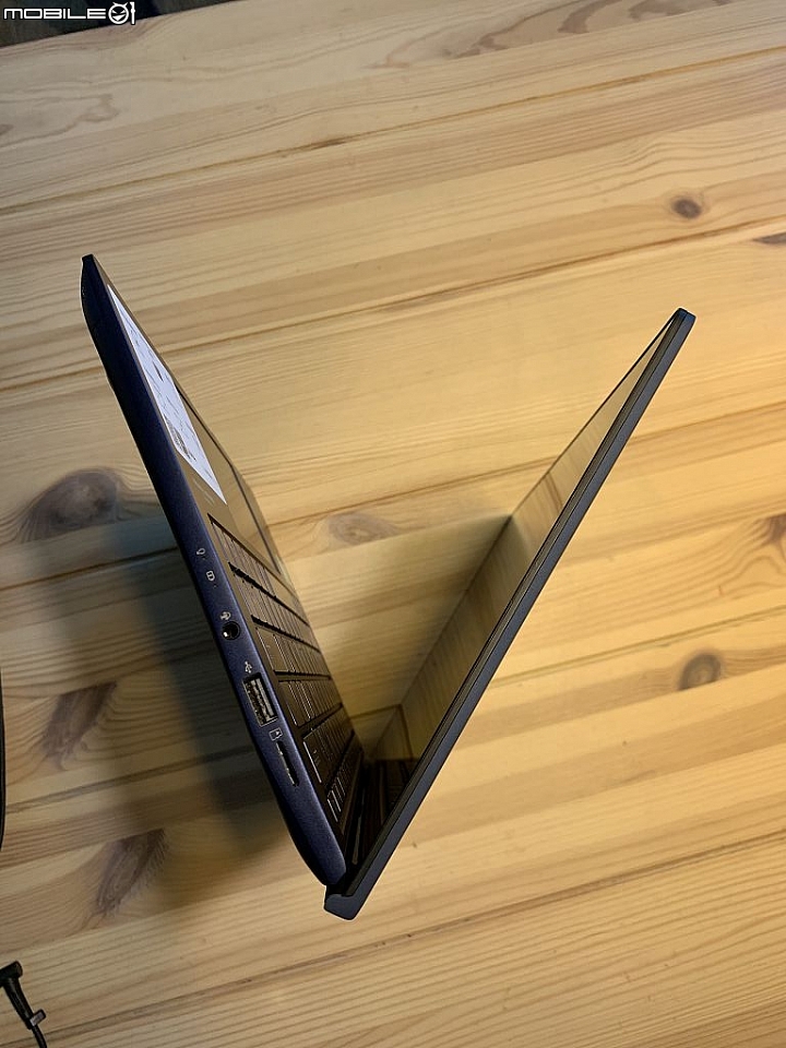 搭載ScreenPad 2.0全球最小13.3筆電Zenbook UX334FL<開箱>