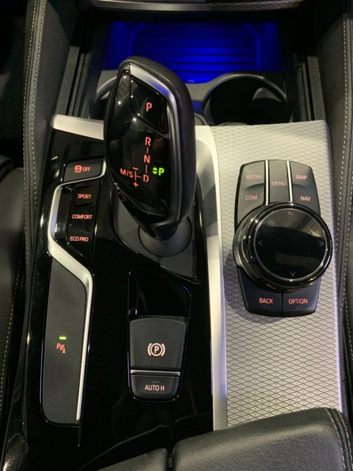 2017 BMW530I XDRIVE 抬頭顯示 電吸門  智慧頭燈