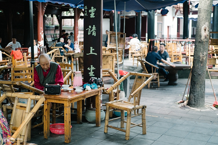 點我看大圖 她說天涯若是卷底片:離天空那麼近的地方