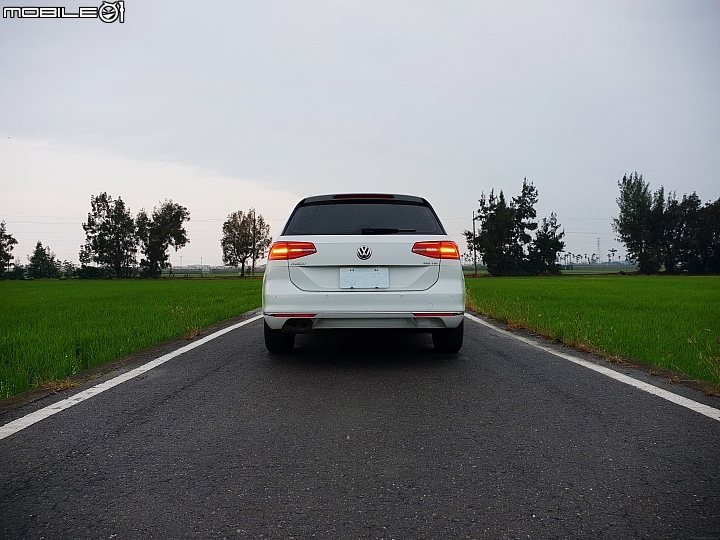 純白潔淨的Passat Variant