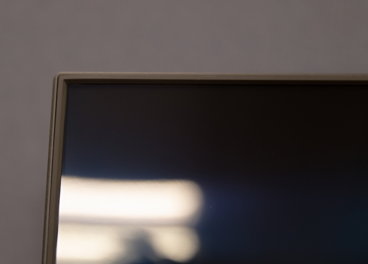 亮! 亮到眼睛睜不開的技嘉AERO 15 OLED