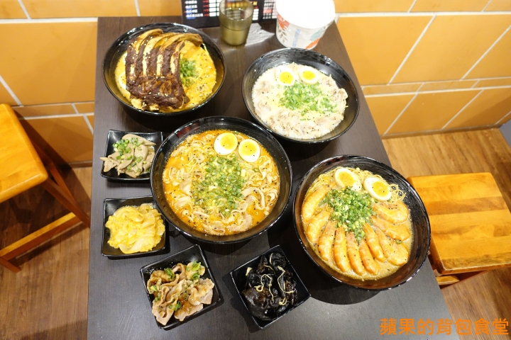 [食記] 台中北區 鬼匠拉麵-北平店 蒜香地獄雪花牛香麻夠勁 超大肋排現點現做 蝦爆了Q彈脆口 小菜多樣新鮮 台中美食