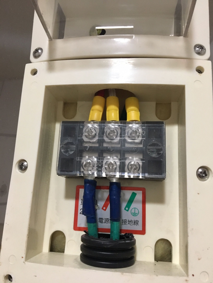 請問儲熱型電熱水器開關