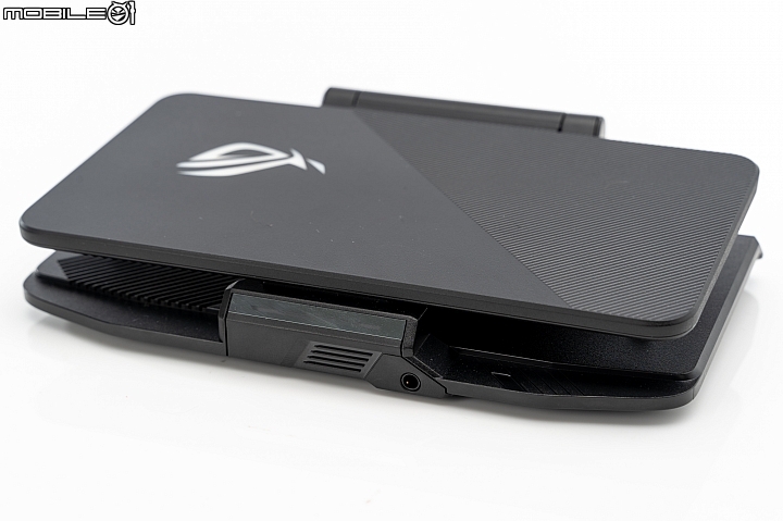 因體驗而改變！ASUS ROG Phone兩代雙螢幕基座、搖桿使用分析