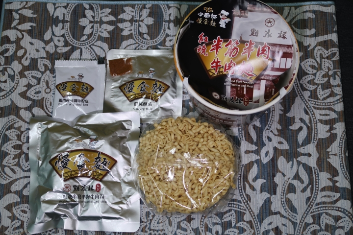 假日吃泡麵
