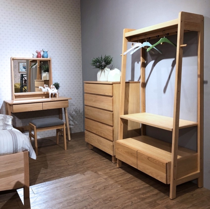 原本是女友喜歡的實木家具,看完我也愛上了XD