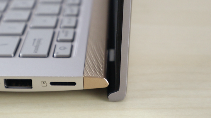 ZenBook UX333FA 使用心得與機身內部拆解