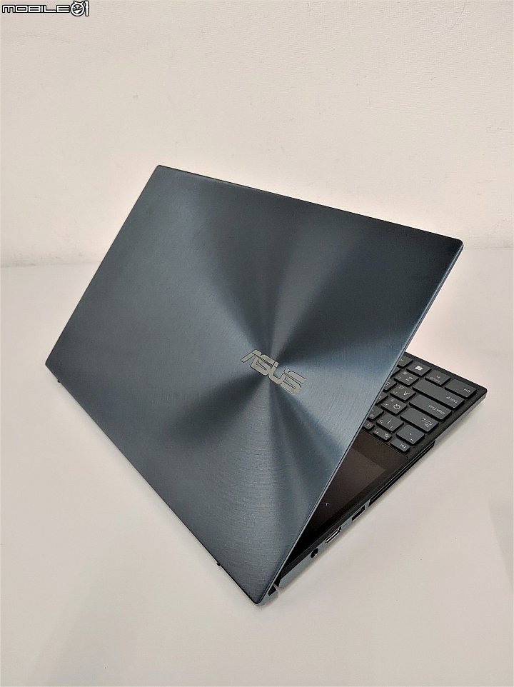 點我看大圖 華碩雙螢幕筆電 ZenBook Pro Duo UX581開箱