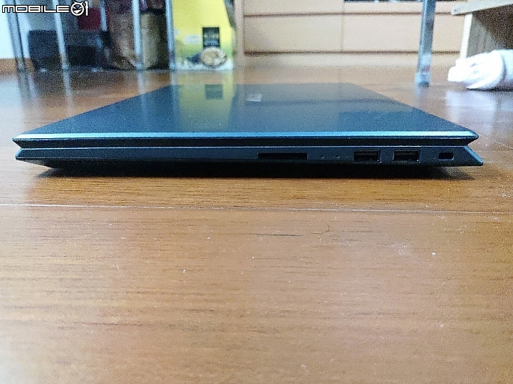點我看大圖 窄邊框類電競筆電ASUS X571星夜黑開箱