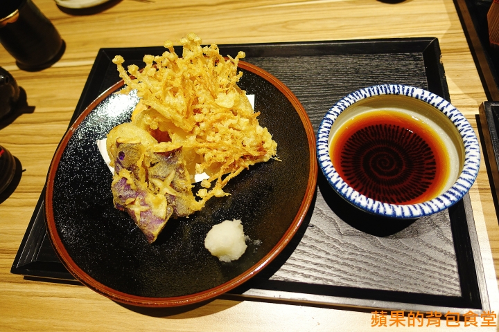 [食記] 新竹竹北 - 令和鰻 無刺現烤鰻魚 坐在塌塌米木椅上享受鰻魚的不同吃法 超酥脆野菜天婦羅 軟嫩鰻魚玉子燒 新竹美食