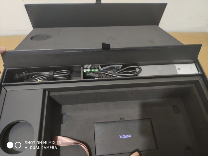 極米 Rs PRO 投影機開箱