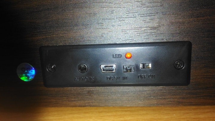 Dennys的WS-239木質MP3喇叭,它的電池規格是5V,然後幾A?