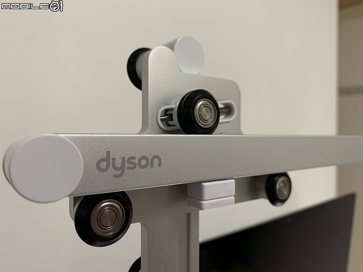《Dyson Lightcycle™檯燈》看見更好的選擇！