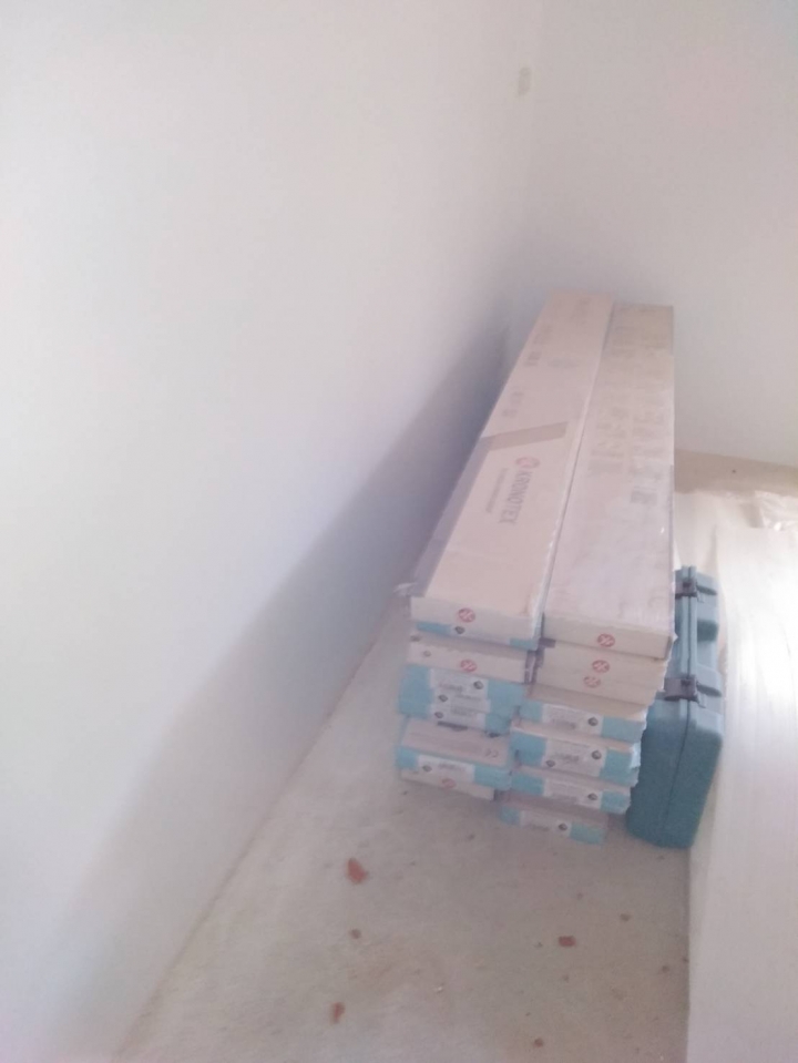 臥室門換位置DIY打磚牆，未完，待續