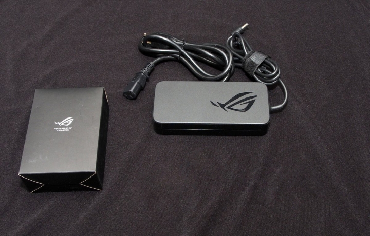 輕薄大螢幕 ASUS ROG 西風之神 Zephyrus S 快速開箱