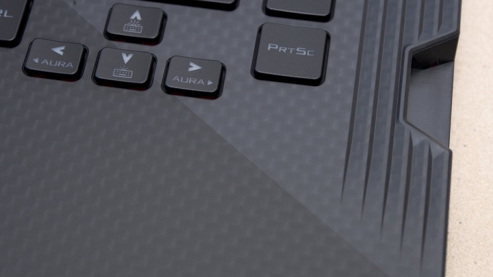 行動軍火庫 ASUS ROG STRIX SCAR III 電競筆電