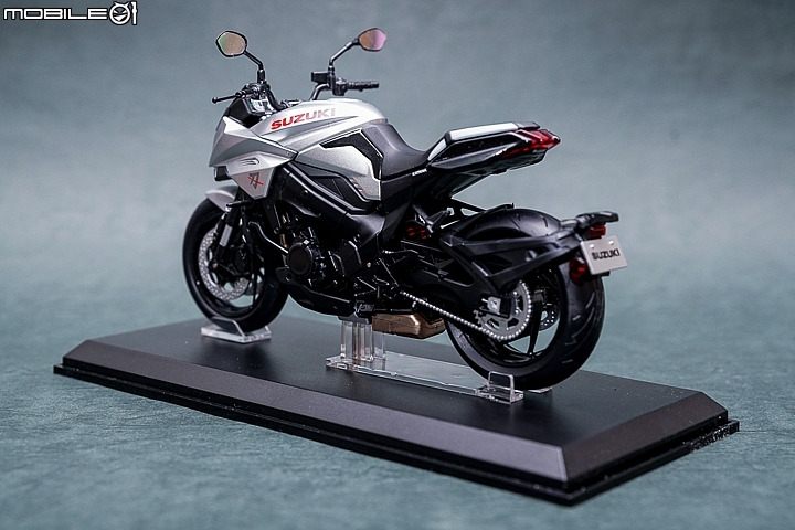 【開箱】SUZUKI 現代武士刀 KATANA 參上！1/12  Aoshima 青島文化教材社組裝完成品開箱！