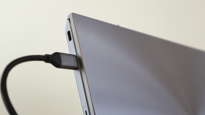 開箱 VAVA 八合一 USB Type C hub 圓潤輕薄中仍有 HDMI 與網路孔