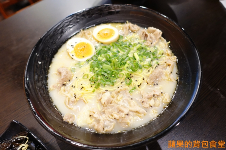 [食記] 台中北區 鬼匠拉麵-北平店 蒜香地獄雪花牛香麻夠勁 超大肋排現點現做 蝦爆了Q彈脆口 小菜多樣新鮮 台中美食
