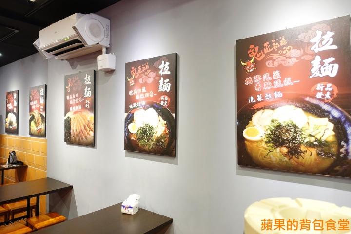 [食記] 台中北區 鬼匠拉麵-北平店 蒜香地獄雪花牛香麻夠勁 超大肋排現點現做 蝦爆了Q彈脆口 小菜多樣新鮮 台中美食