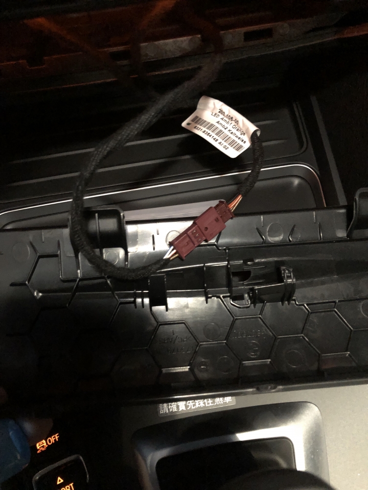 BMW 320i M Sport 超不專業室內燈增亮DIY