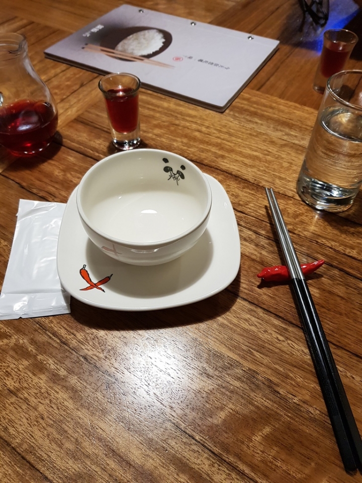 [開飯川食堂 台中大遠百店] 2019食記 川菜美食推薦之流口水雞明星菜色超有特色! 催淚蛋剝皮辣椒好組配~ 超級下飯~