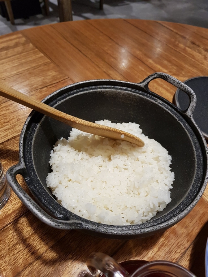 [開飯川食堂 台中大遠百店] 2019食記 川菜美食推薦之流口水雞明星菜色超有特色! 催淚蛋剝皮辣椒好組配~ 超級下飯~